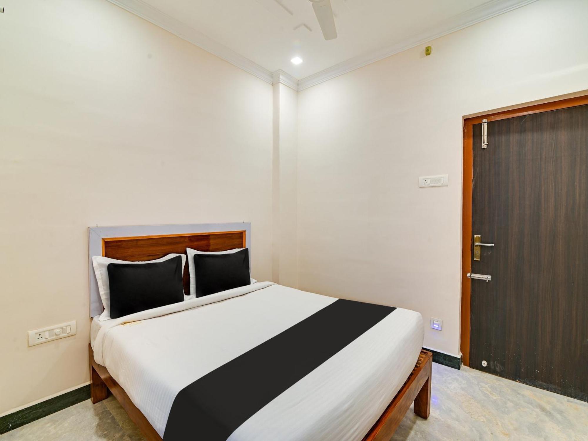 Hotel O Rj Royal Inn 벨로르 외부 사진