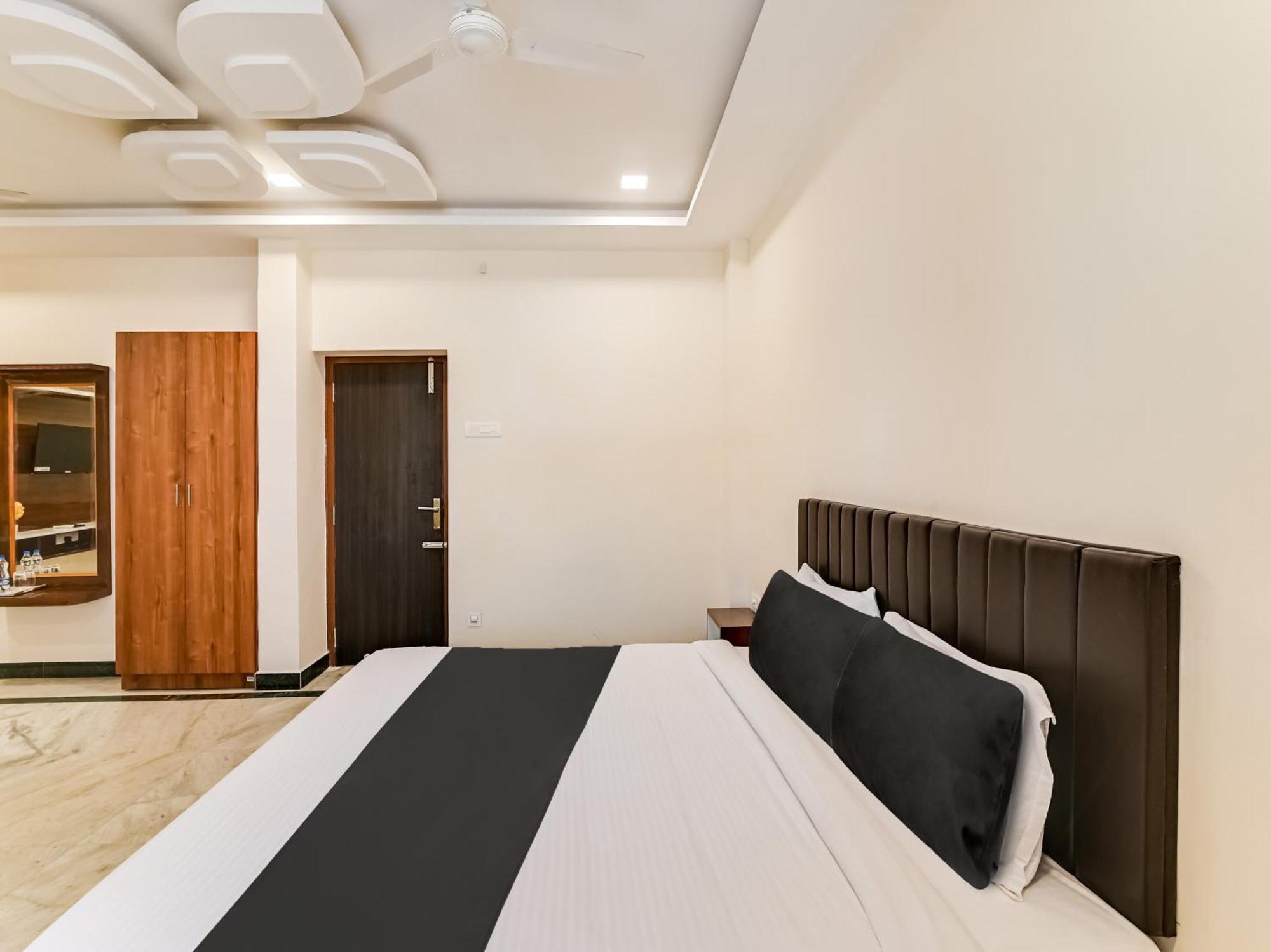Hotel O Rj Royal Inn 벨로르 외부 사진