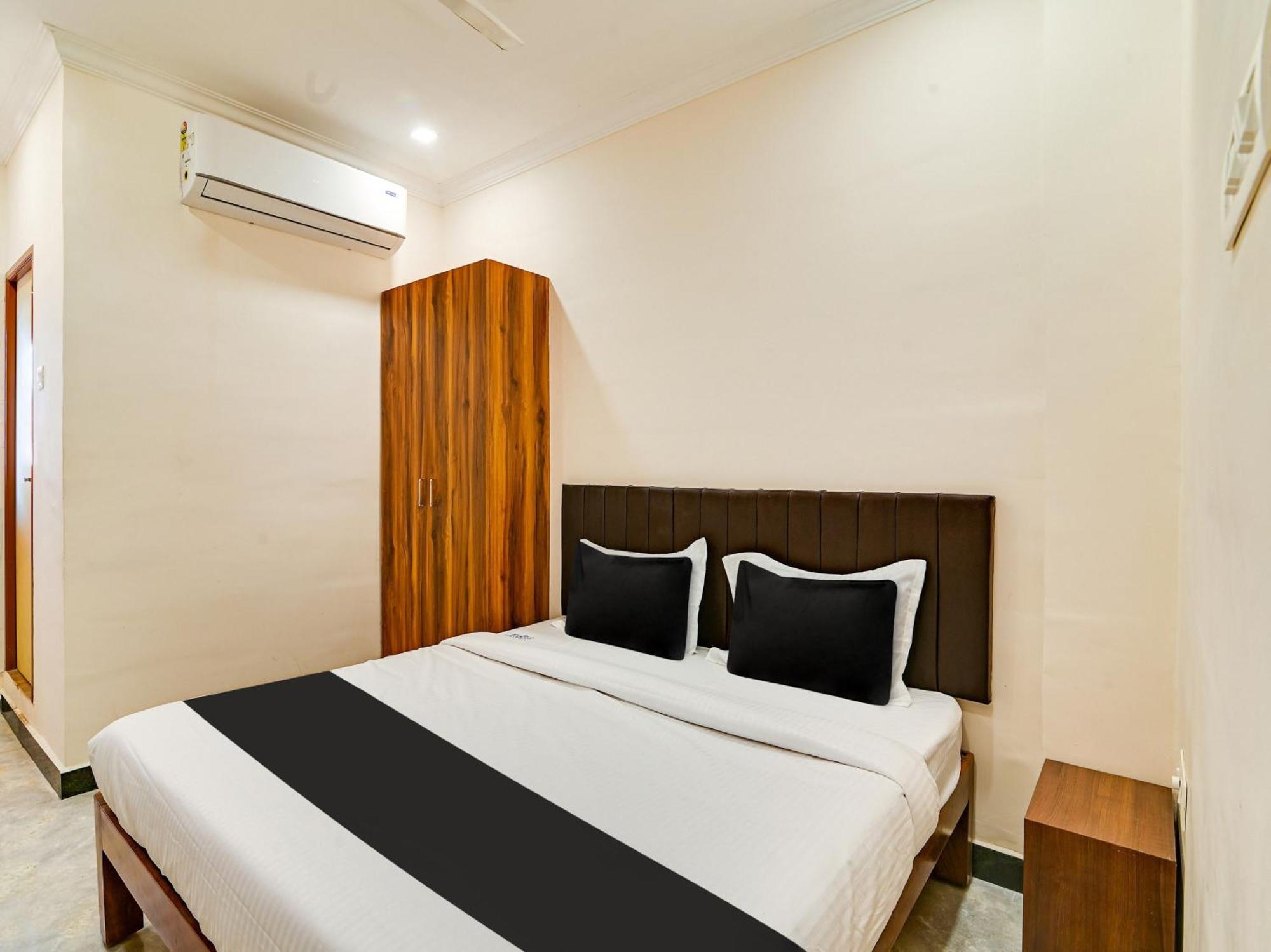 Hotel O Rj Royal Inn 벨로르 외부 사진