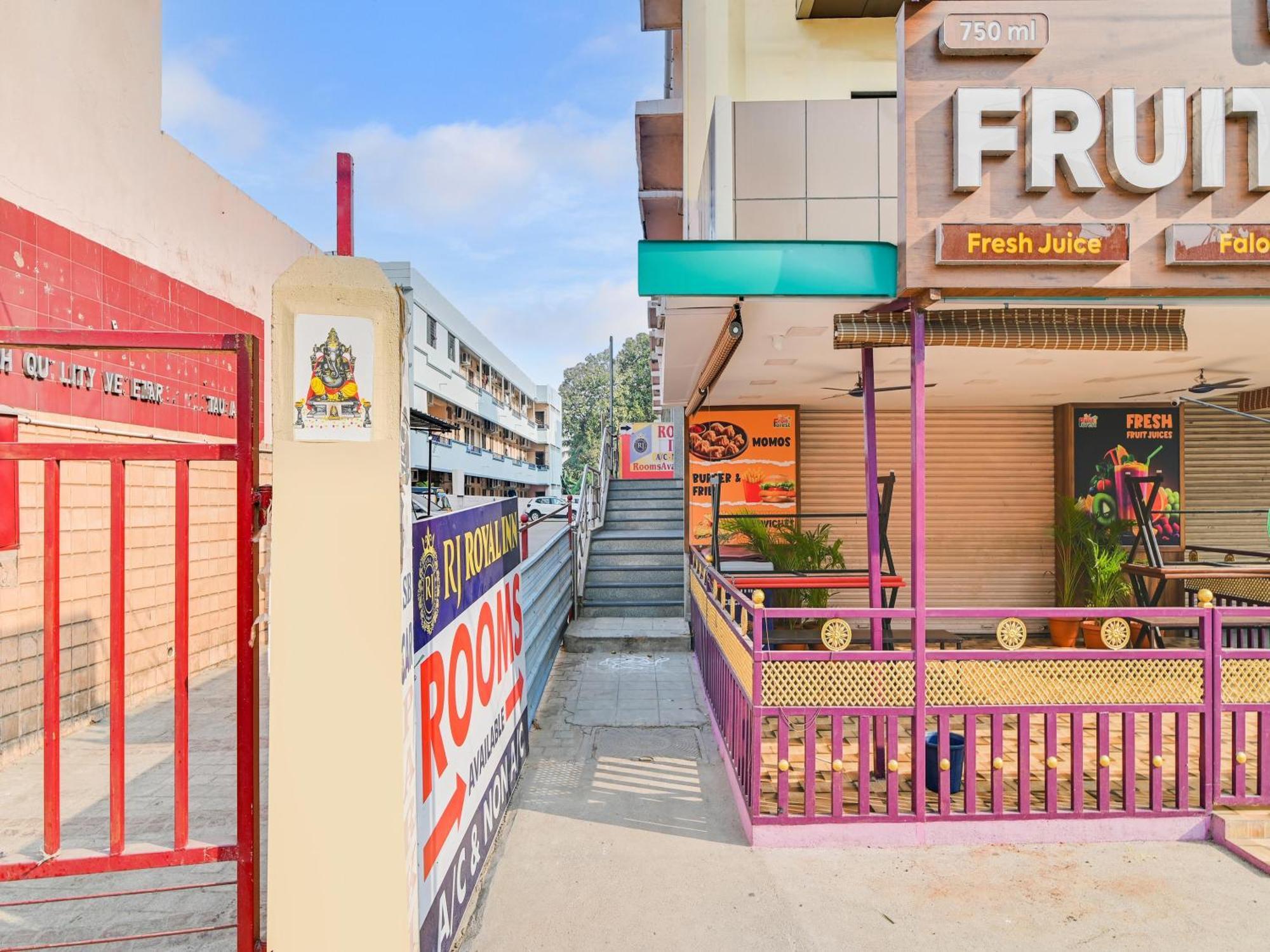 Hotel O Rj Royal Inn 벨로르 외부 사진